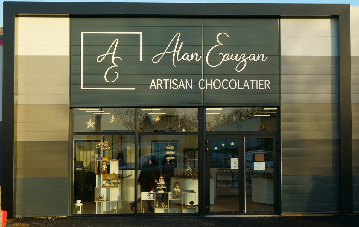enseigne pour le chocolatier alan eouzan